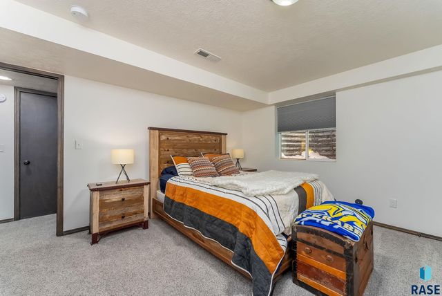 3312 E Chatham St Street, Sioux Falls, SD 57108