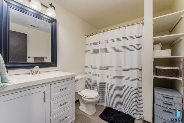 3312 E Chatham St Street, Sioux Falls, SD 57108