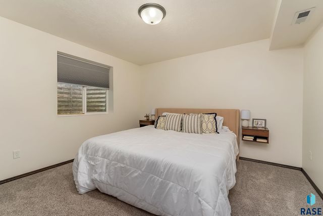 3312 E Chatham St Street, Sioux Falls, SD 57108