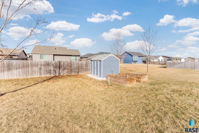 3312 E Chatham St Street, Sioux Falls, SD 57108