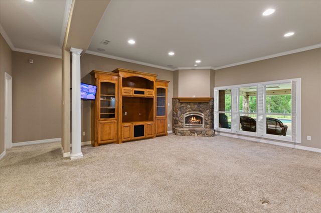 5290 Tevey Rd, Longview, TX 75605