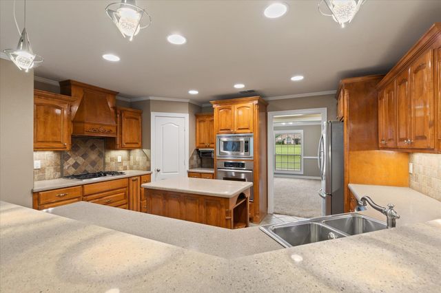 5290 Tevey Rd, Longview, TX 75605