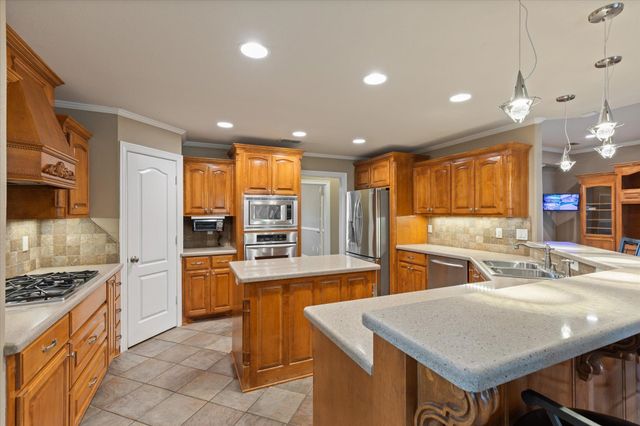 5290 Tevey Rd, Longview, TX 75605