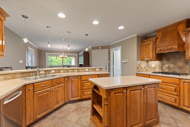 5290 Tevey Rd, Longview, TX 75605