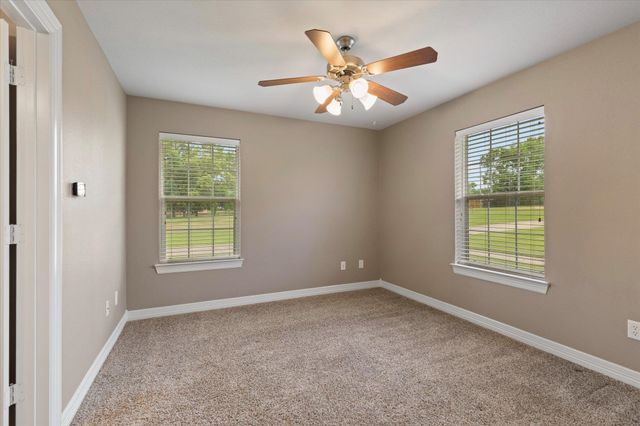 5290 Tevey Rd, Longview, TX 75605