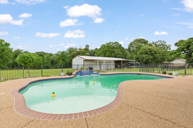 5290 Tevey Rd, Longview, TX 75605