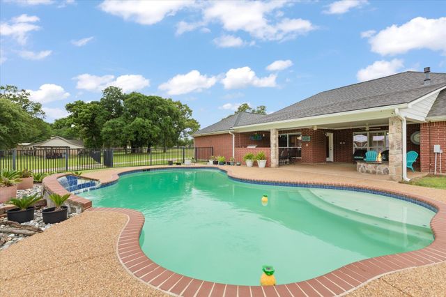 5290 Tevey Rd, Longview, TX 75605