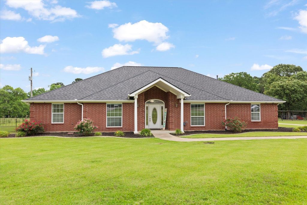 5290 Tevey Rd, Longview, TX 75605