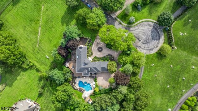 5 Abbington Way, Mendham Twp., NJ 07945