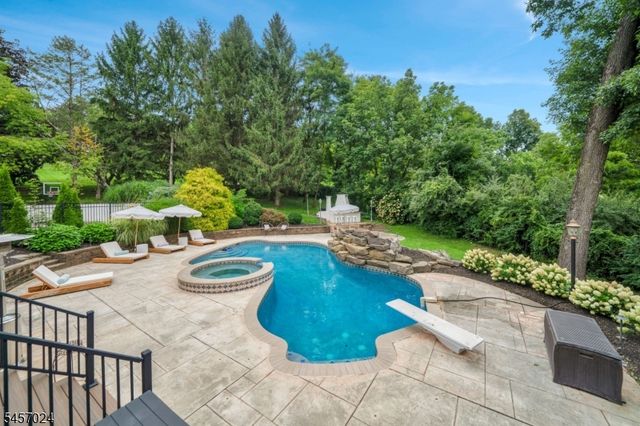 5 Abbington Way, Mendham Twp., NJ 07945
