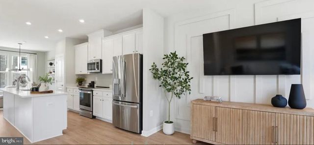 3738 DISTRICT DR, Woodbridge, VA 22193