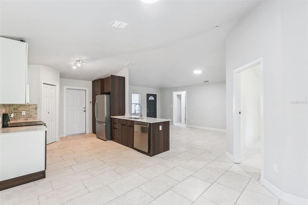 Image 11 of property listing at 1424 18TH STREET, Orlando, FL 32805