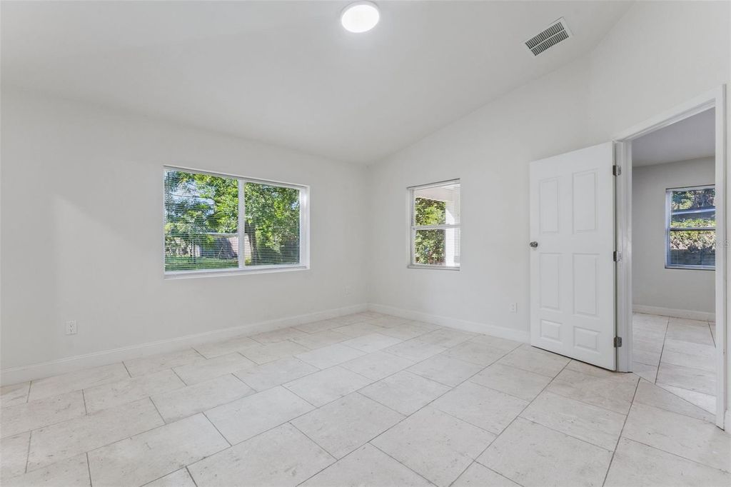 Image 15 of property listing at 1424 18TH STREET, Orlando, FL 32805