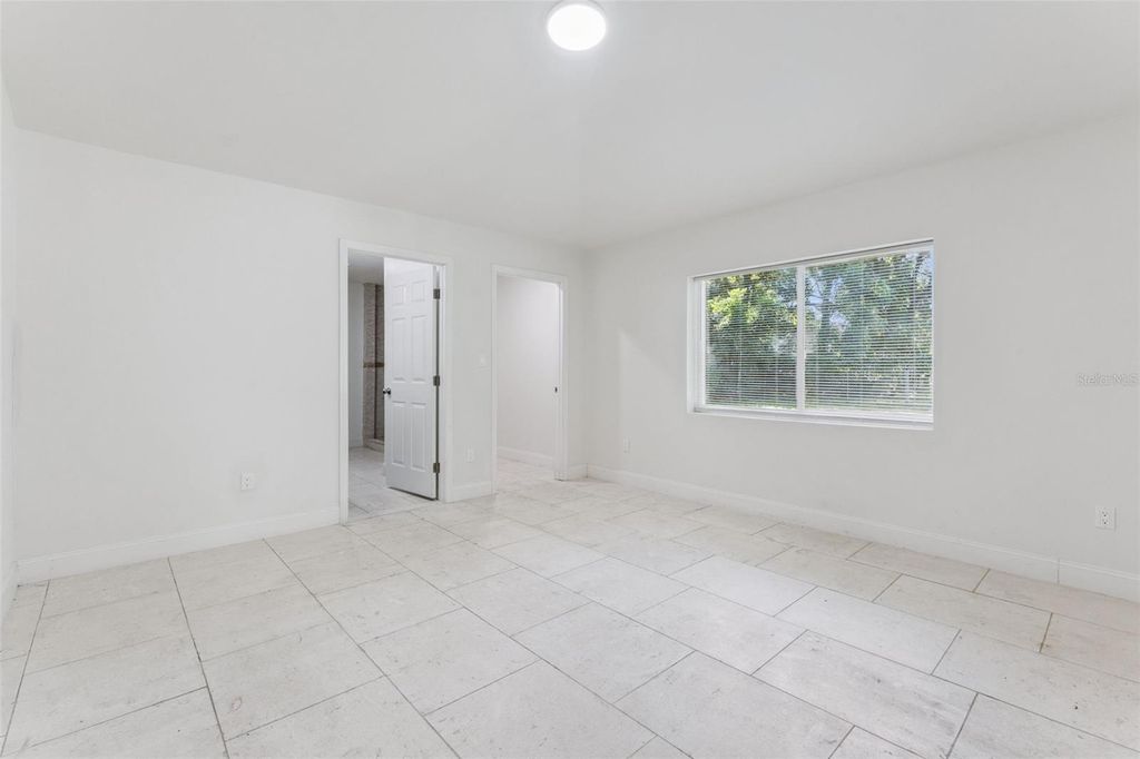 Image 16 of property listing at 1424 18TH STREET, Orlando, FL 32805