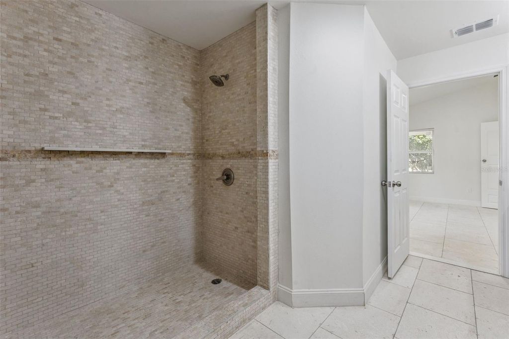 Image 17 of property listing at 1424 18TH STREET, Orlando, FL 32805