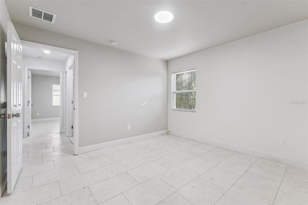 Image 19 of property listing at 1424 18TH STREET, Orlando, FL 32805