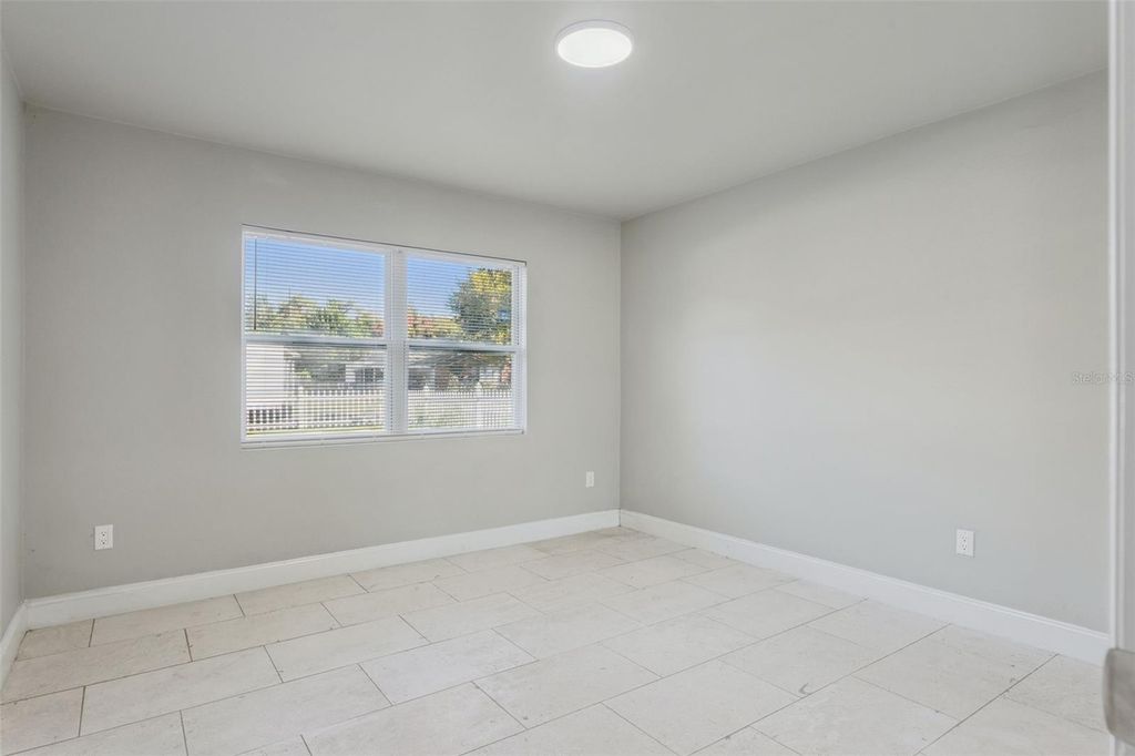 Image 20 of property listing at 1424 18TH STREET, Orlando, FL 32805