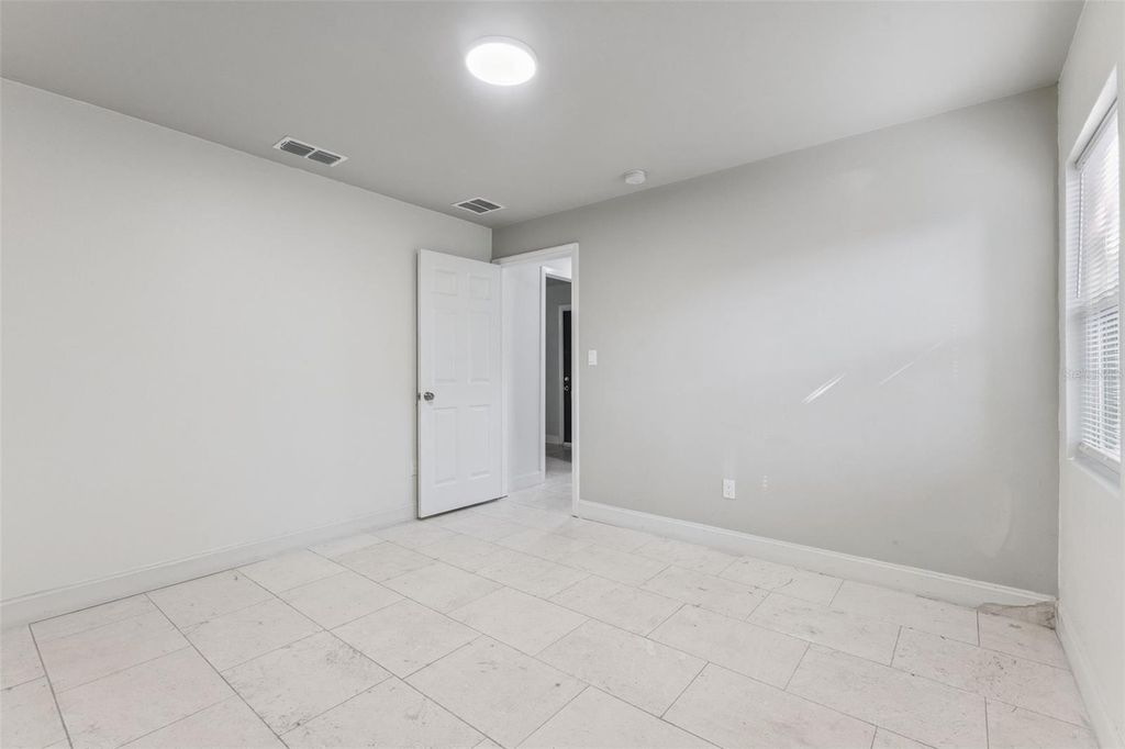 Image 21 of property listing at 1424 18TH STREET, Orlando, FL 32805