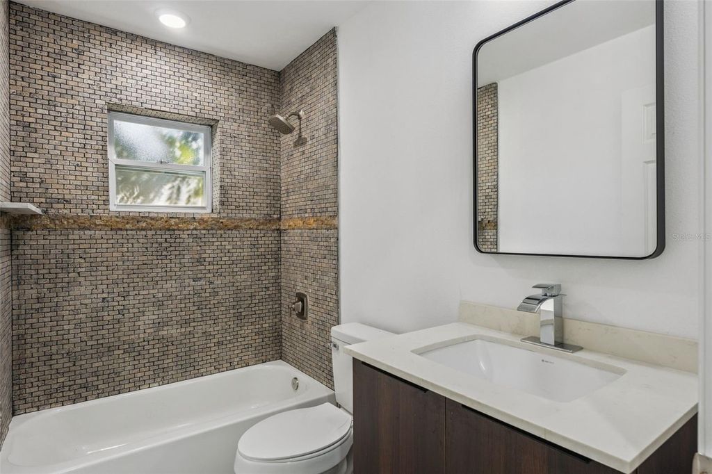 Image 22 of property listing at 1424 18TH STREET, Orlando, FL 32805