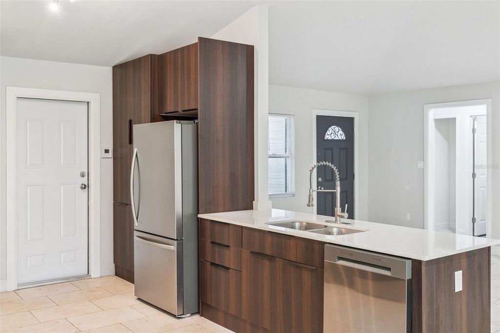 Image 9 of property listing at 1424 18TH STREET, Orlando, FL 32805