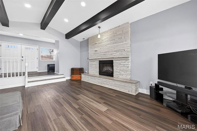 6750 Foxshire Drive, Florissant, MO 63033