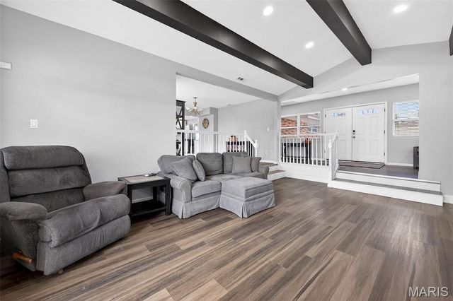 6750 Foxshire Drive, Florissant, MO 63033