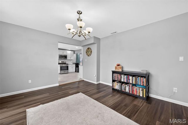 6750 Foxshire Drive, Florissant, MO 63033