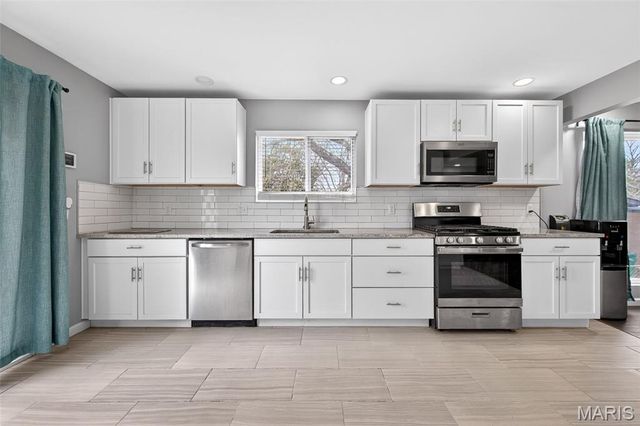 6750 Foxshire Drive, Florissant, MO 63033