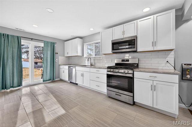 6750 Foxshire Drive, Florissant, MO 63033