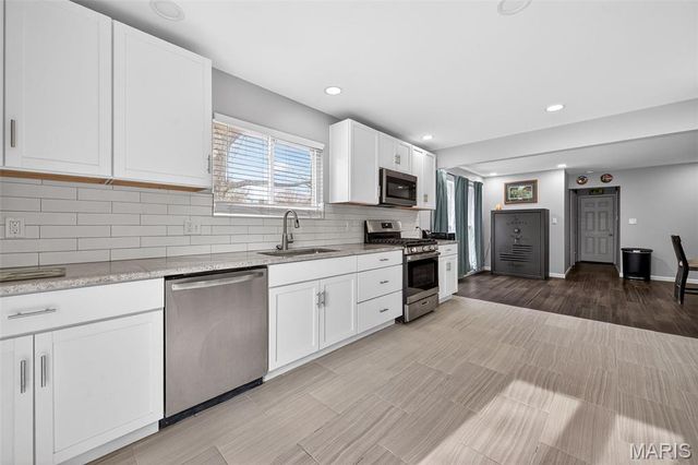 6750 Foxshire Drive, Florissant, MO 63033