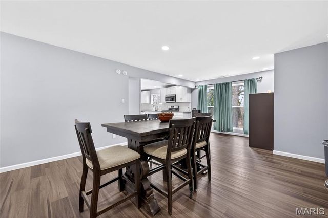 6750 Foxshire Drive, Florissant, MO 63033