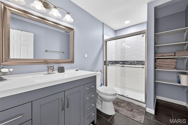 6750 Foxshire Drive, Florissant, MO 63033