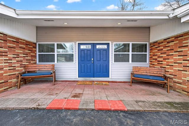 6750 Foxshire Drive, Florissant, MO 63033