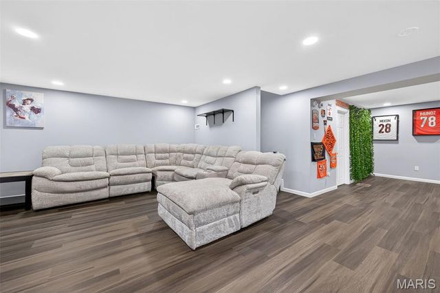 6750 Foxshire Drive, Florissant, MO 63033