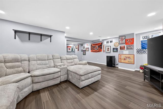 6750 Foxshire Drive, Florissant, MO 63033