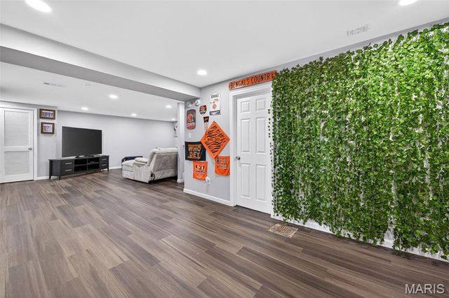 6750 Foxshire Drive, Florissant, MO 63033