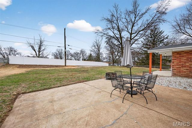 6750 Foxshire Drive, Florissant, MO 63033