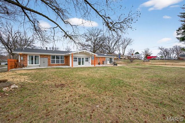 6750 Foxshire Drive, Florissant, MO 63033