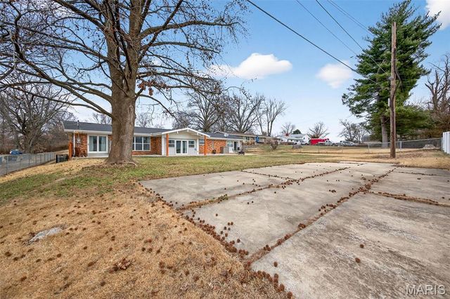 6750 Foxshire Drive, Florissant, MO 63033