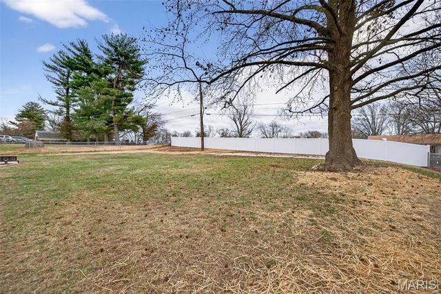 6750 Foxshire Drive, Florissant, MO 63033