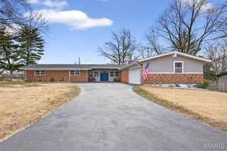 6750 Foxshire Drive, Florissant, MO 63033