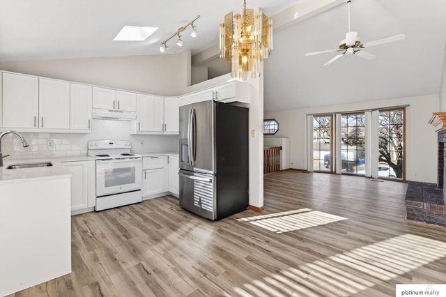 8211 Howell Street, Omaha, NE 68122