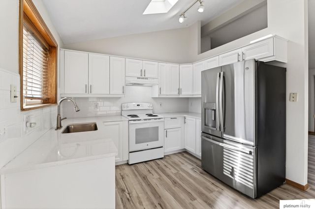 8211 Howell Street, Omaha, NE 68122