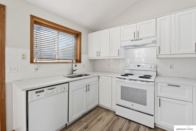 8211 Howell Street, Omaha, NE 68122