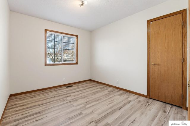 8211 Howell Street, Omaha, NE 68122