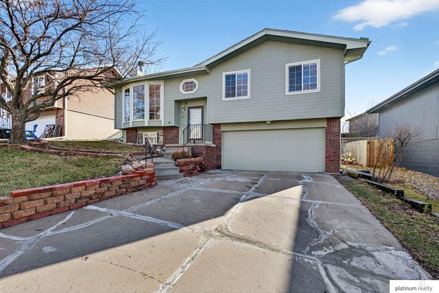 8211 Howell Street, Omaha, NE 68122