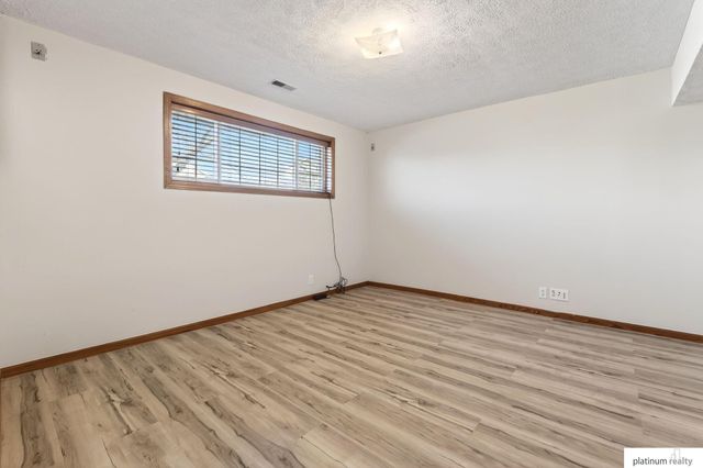 8211 Howell Street, Omaha, NE 68122