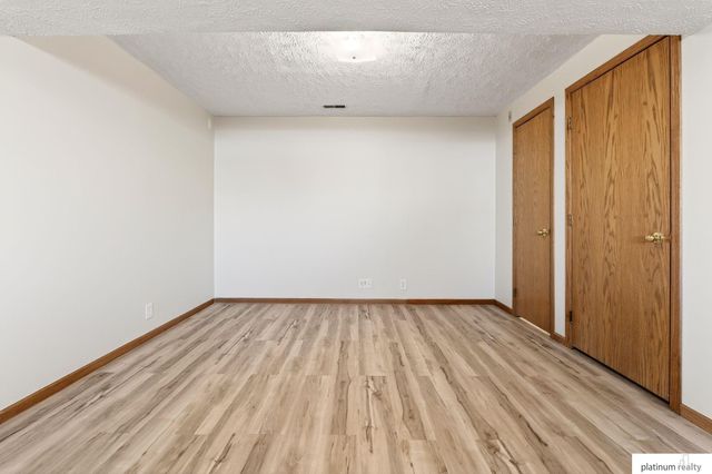 8211 Howell Street, Omaha, NE 68122