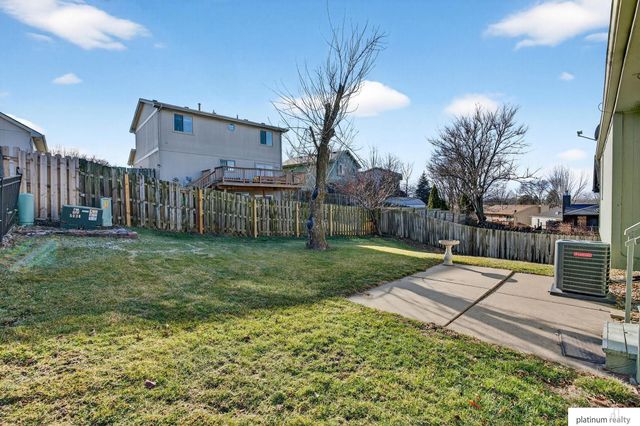 8211 Howell Street, Omaha, NE 68122