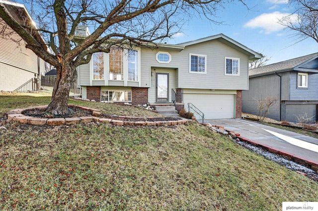 8211 Howell Street, Omaha, NE 68122